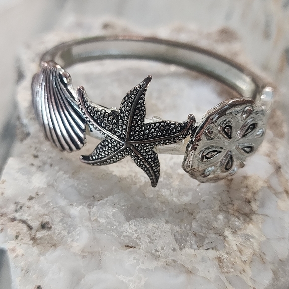 Silver-Tone Oceanic Elegance Hinged Bracelet - Picture 1 of 8